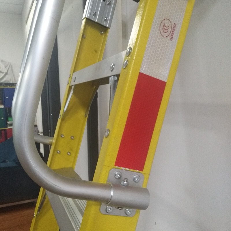 绝缘梯落轨梯带挂